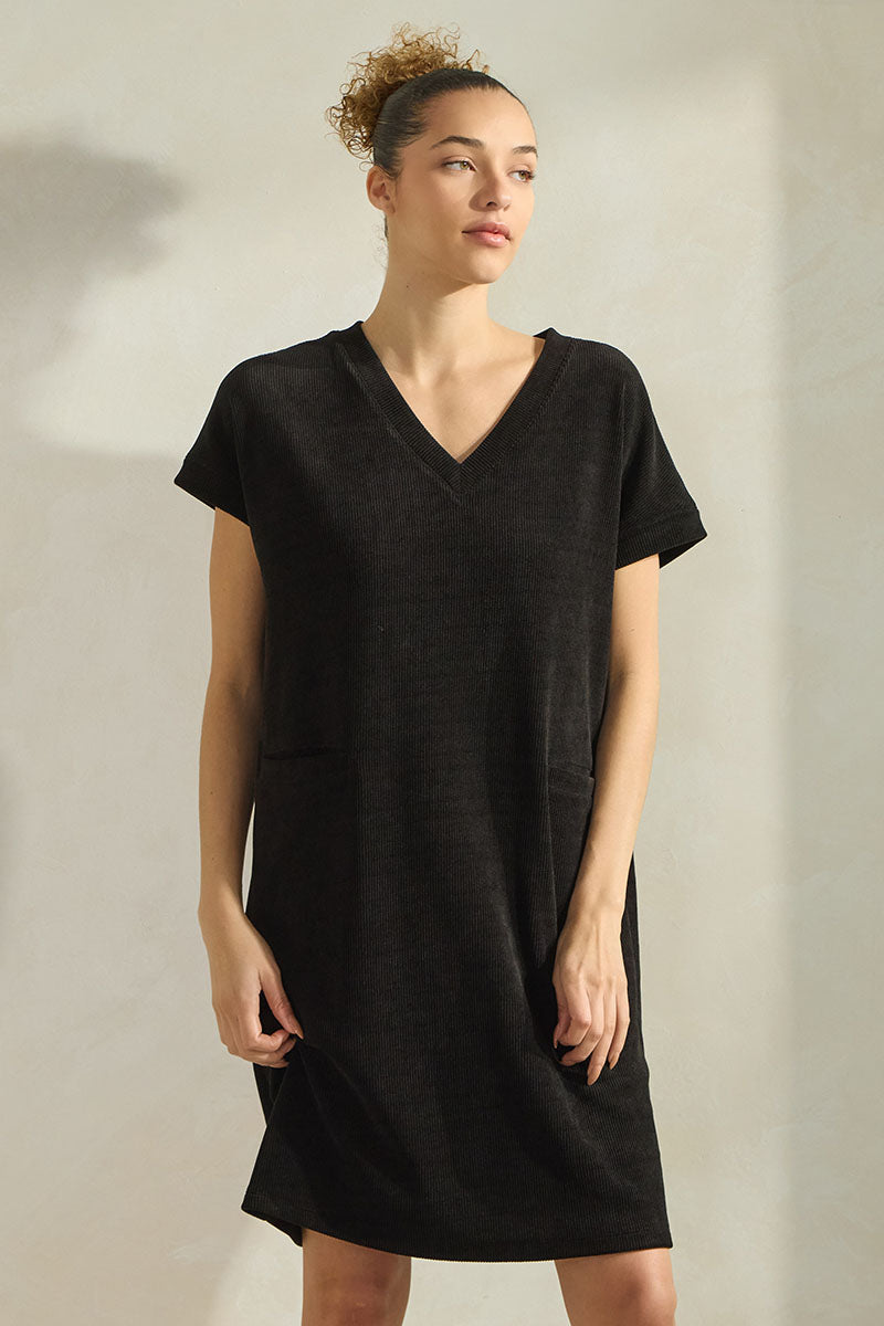Women’s Black Effortless Chic V-Neck Short Sleeve Corduroy Shift Dress