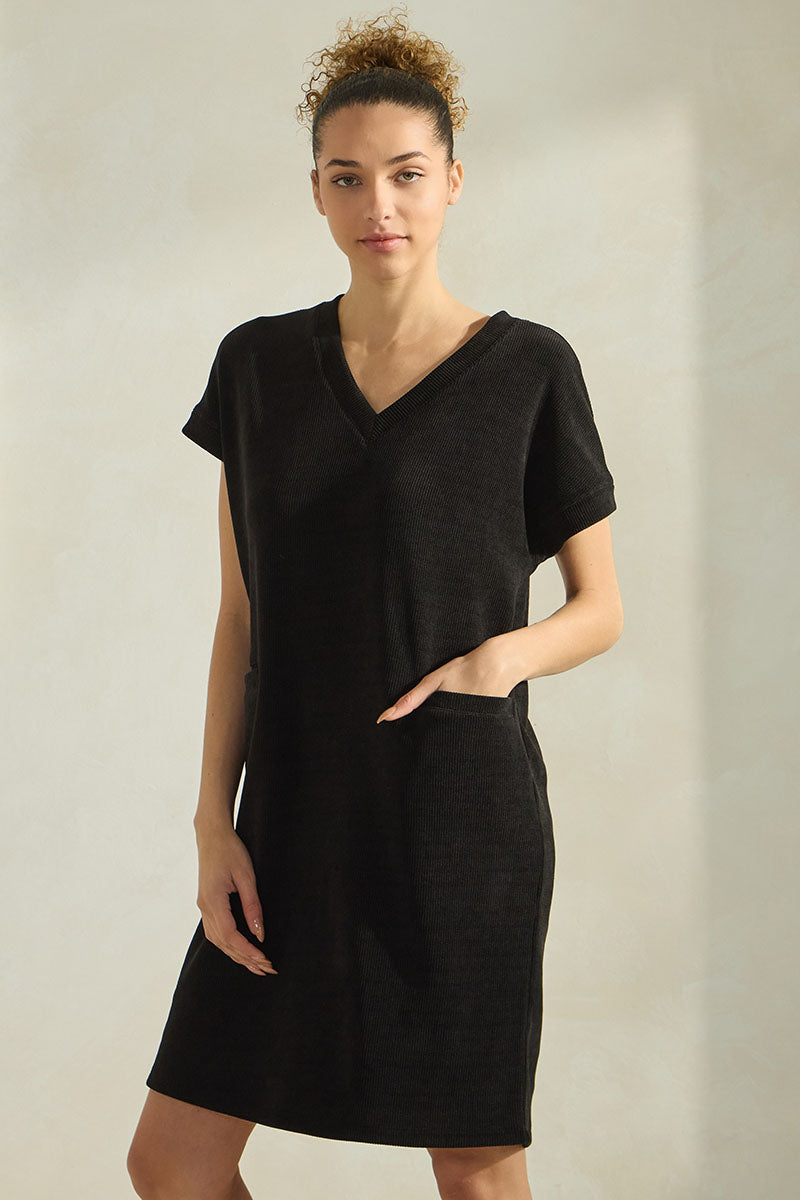 Women’s Black Effortless Chic V-Neck Short Sleeve Corduroy Shift Dress