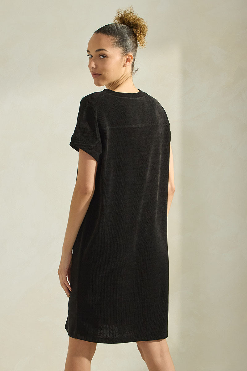 Women’s Black Effortless Chic V-Neck Short Sleeve Corduroy Shift Dress