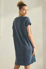Blue Women’s Effortless Chic V-Neck Short Sleeve Corduroy Shift Dress