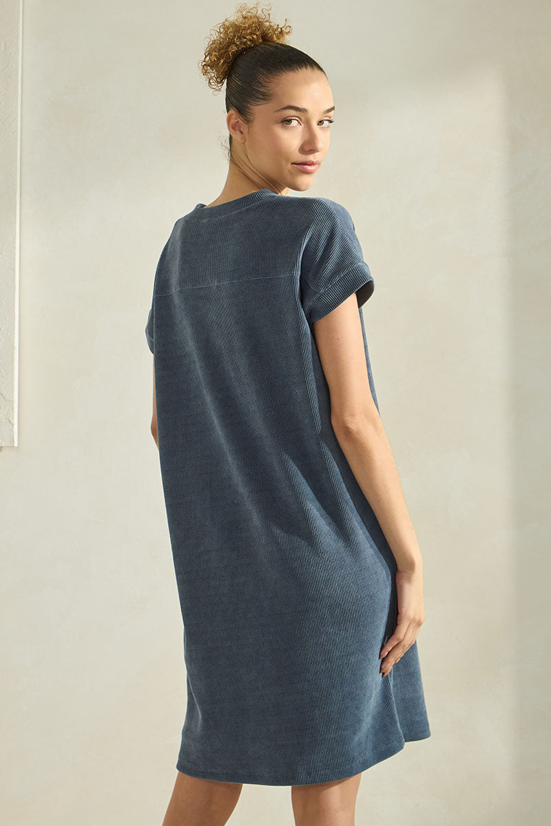 Blue Women’s Effortless Chic V-Neck Short Sleeve Corduroy Shift Dress