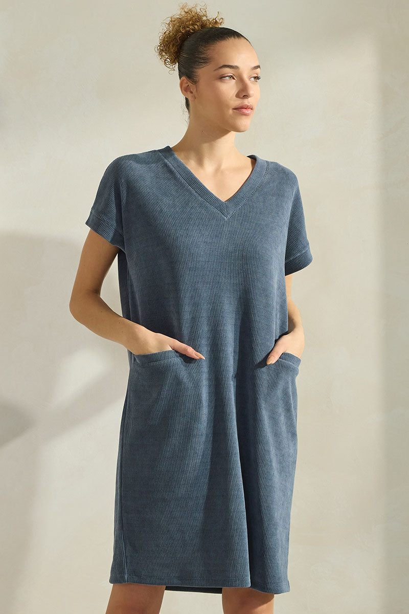 Blue Women’s Effortless Chic V-Neck Short Sleeve Corduroy Shift Dress