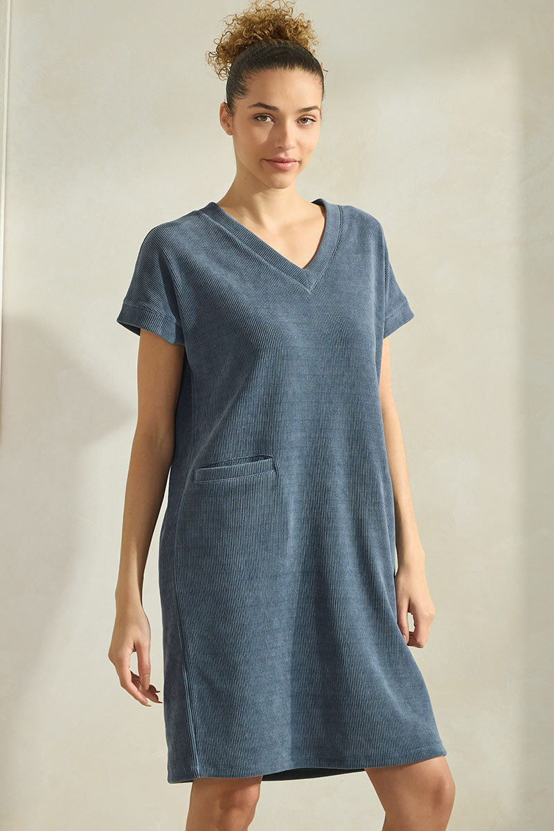 Blue Women’s Effortless Chic V-Neck Short Sleeve Corduroy Shift Dress
