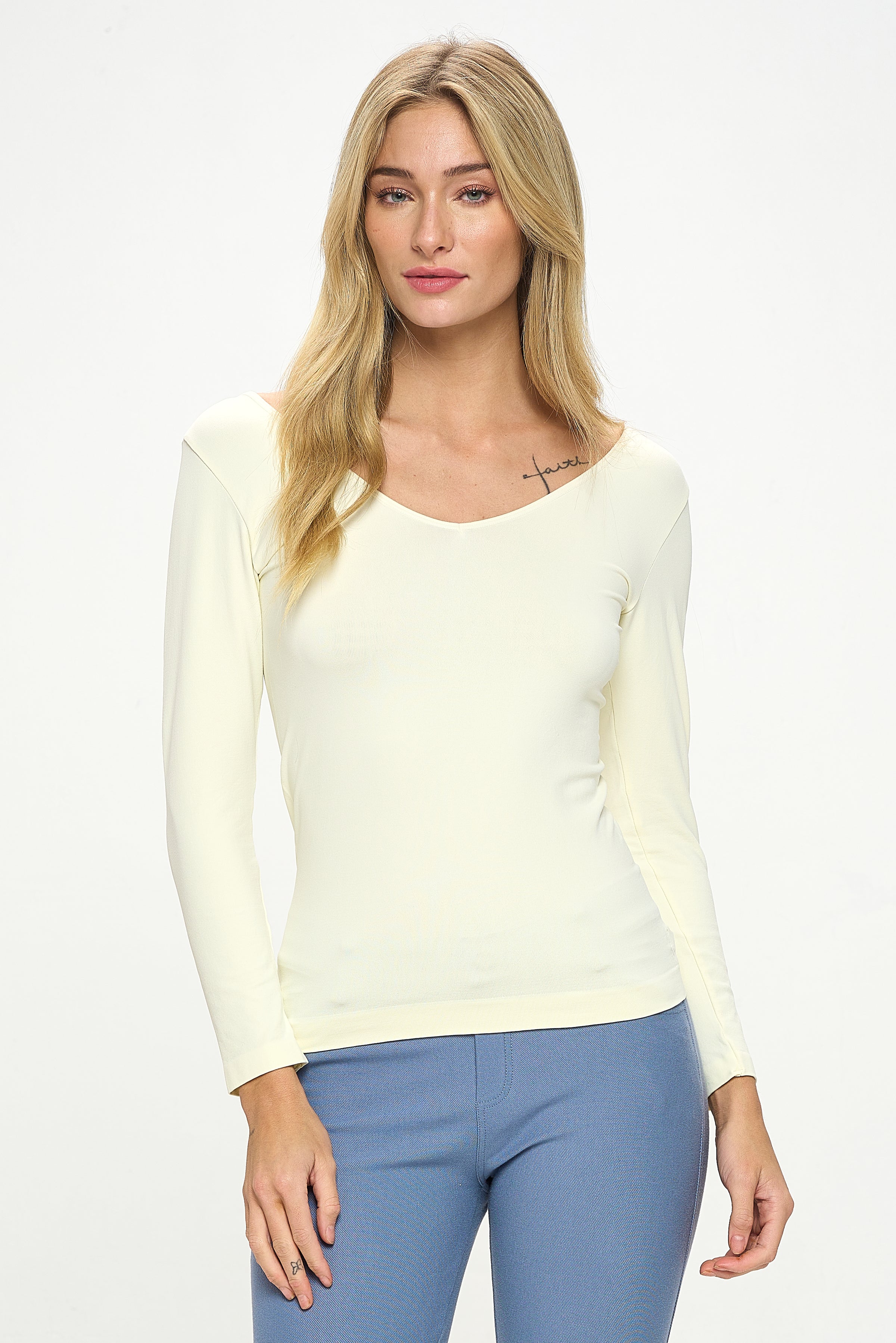 Women's Seamless Reversible V-Neck Long Sleeve Top, Nude, One Size 