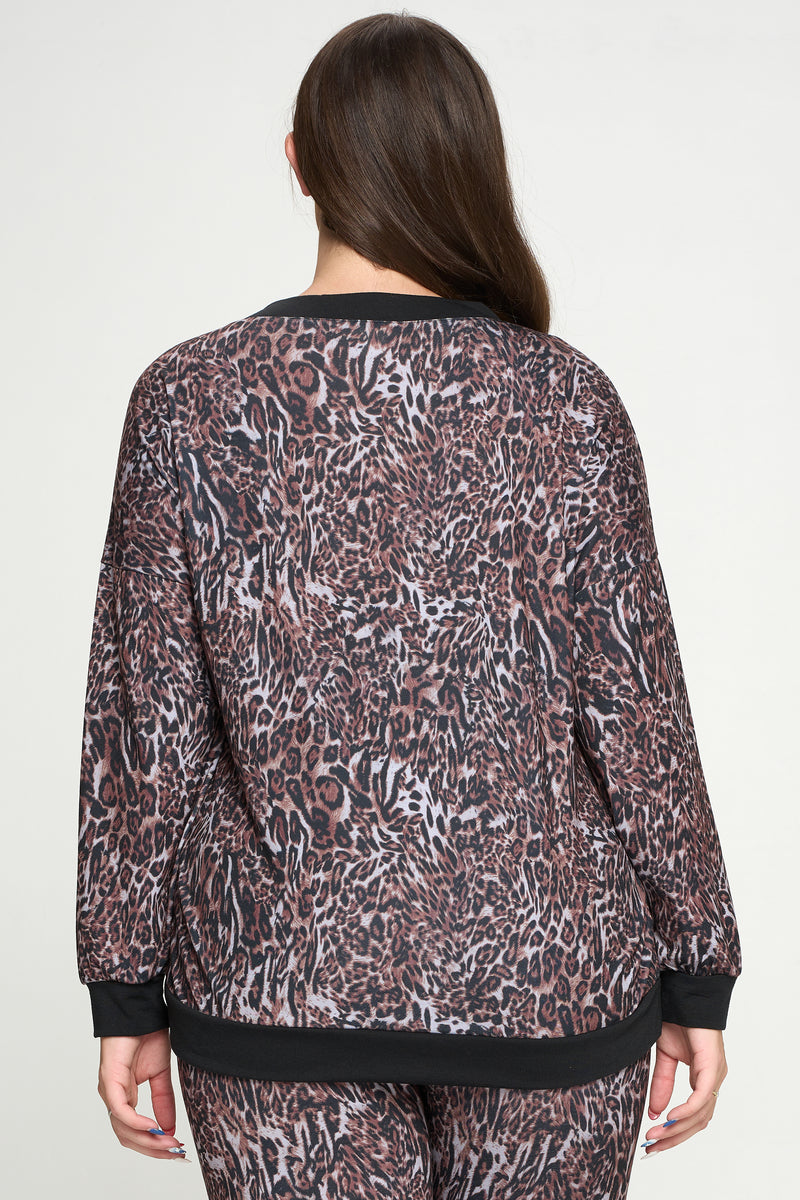 Plus Size Striking Leopard Print V-Neck Long Sleeve Top