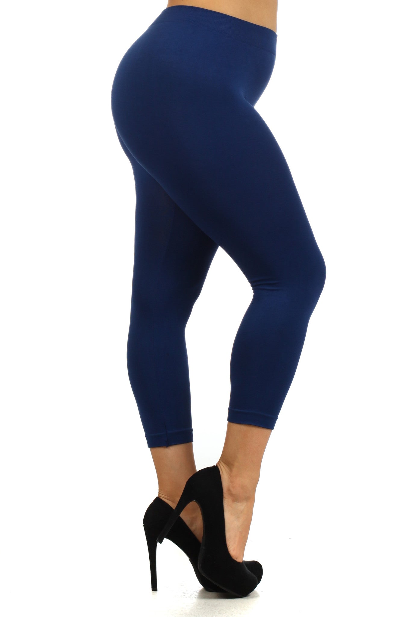 Plus Size Megan Seamless Capri Legging – ICONOFLASH